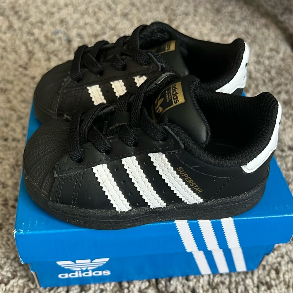 Original Superstar black and white Shelltoe Adidas 4c